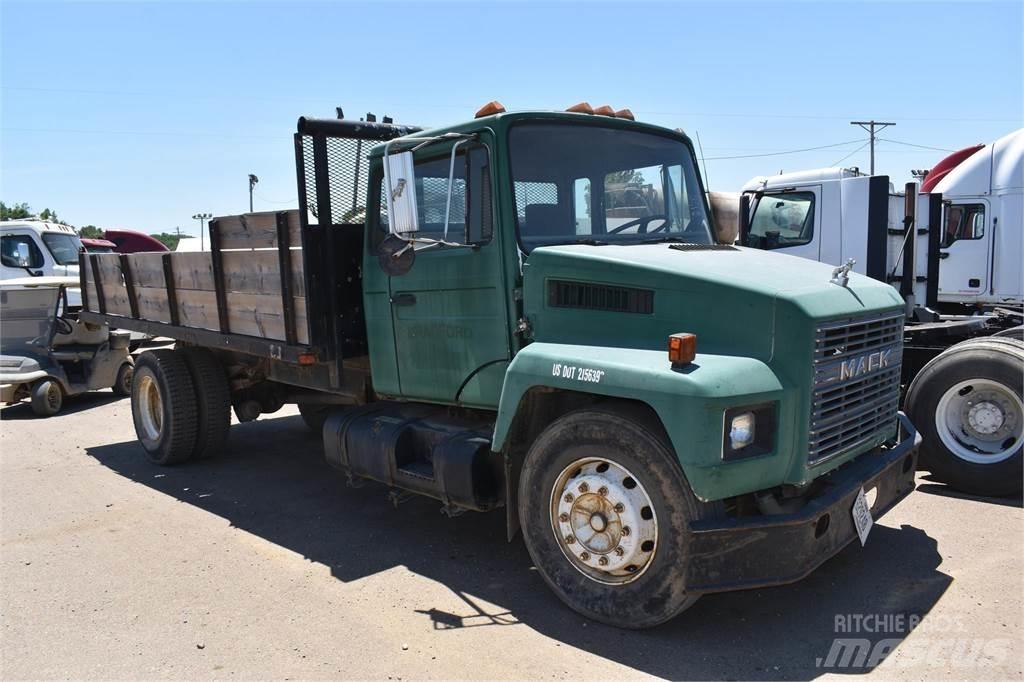 Mack MIDLINER CS200 Camiones bañeras basculantes o volquetes