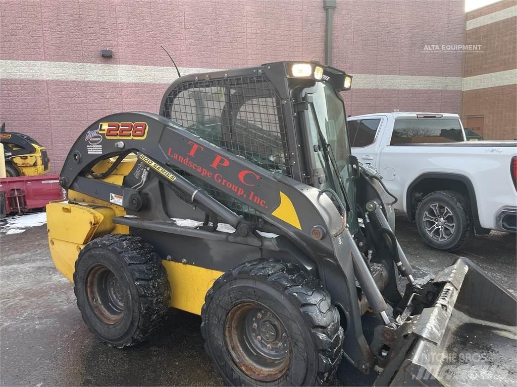 New Holland L228 Minicargadoras
