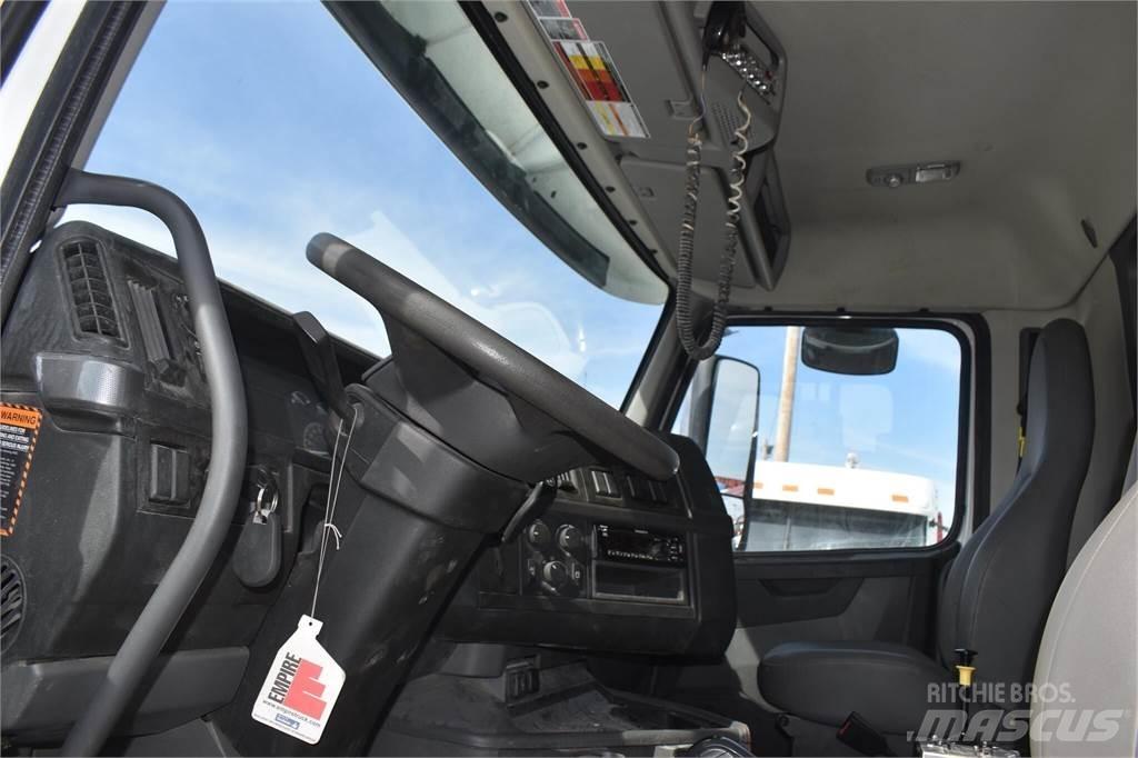 Volvo VHD84B300 Camiones bañeras basculantes o volquetes