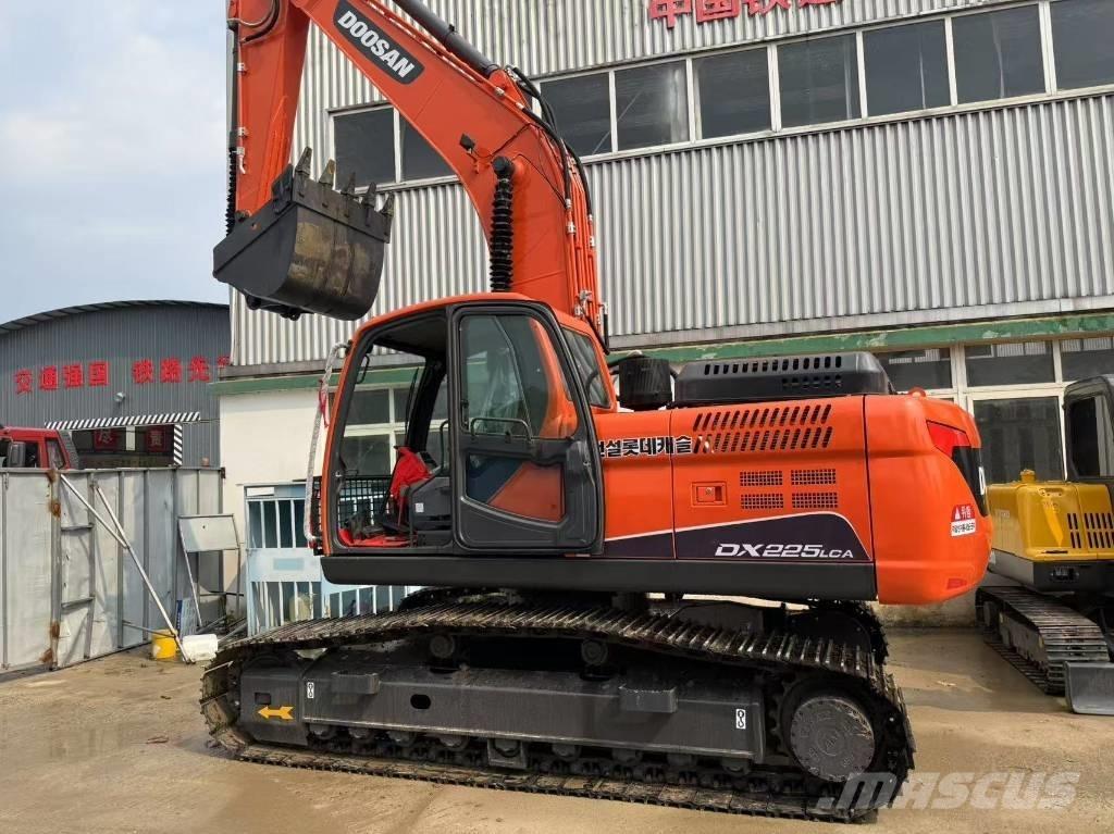 Doosan DX 225 LCA Excavadoras de cadenas