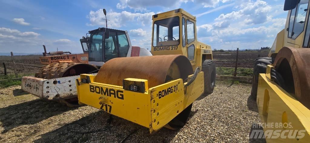 Bomag BW 217 D Rodillos de un solo tambor