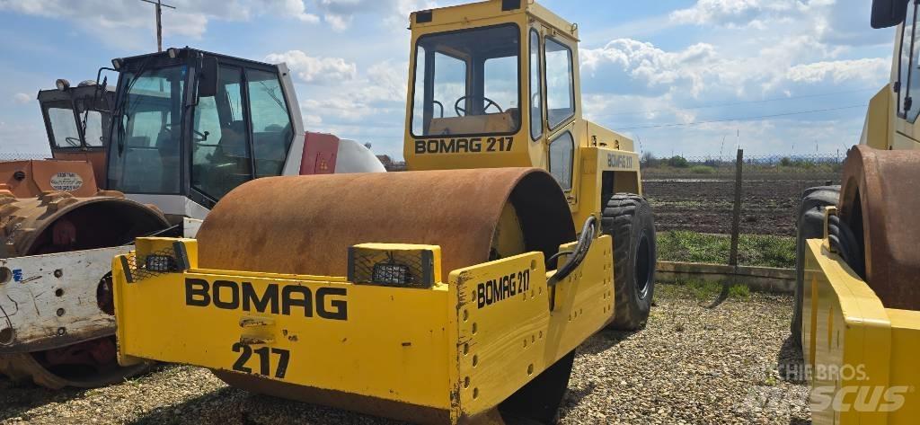 Bomag BW 217 D Rodillos de un solo tambor
