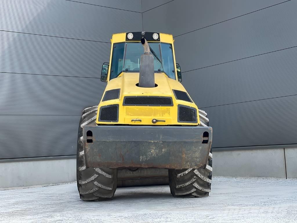 Bomag BW 213 DH-4 Rodillos de un solo tambor
