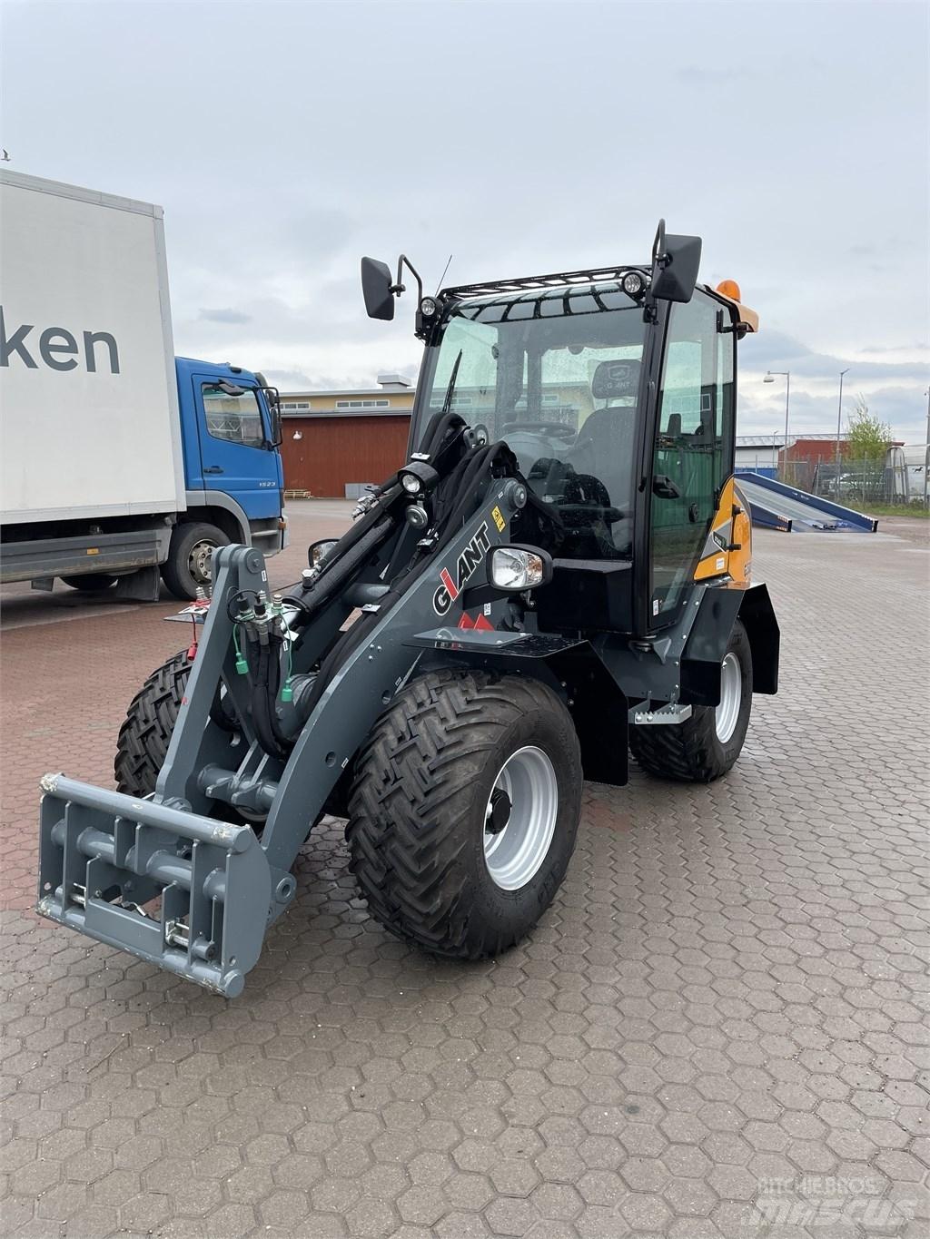 GiANT G3500 X-TRA Minicargadoras