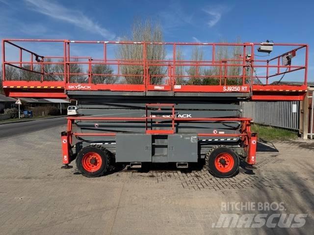 SkyJack SJ 9250 RT Plataformas tijera