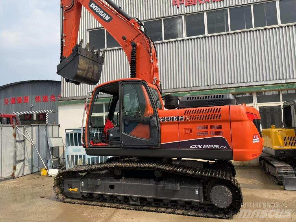 Doosan DX 225 LCA Excavadoras de cadenas