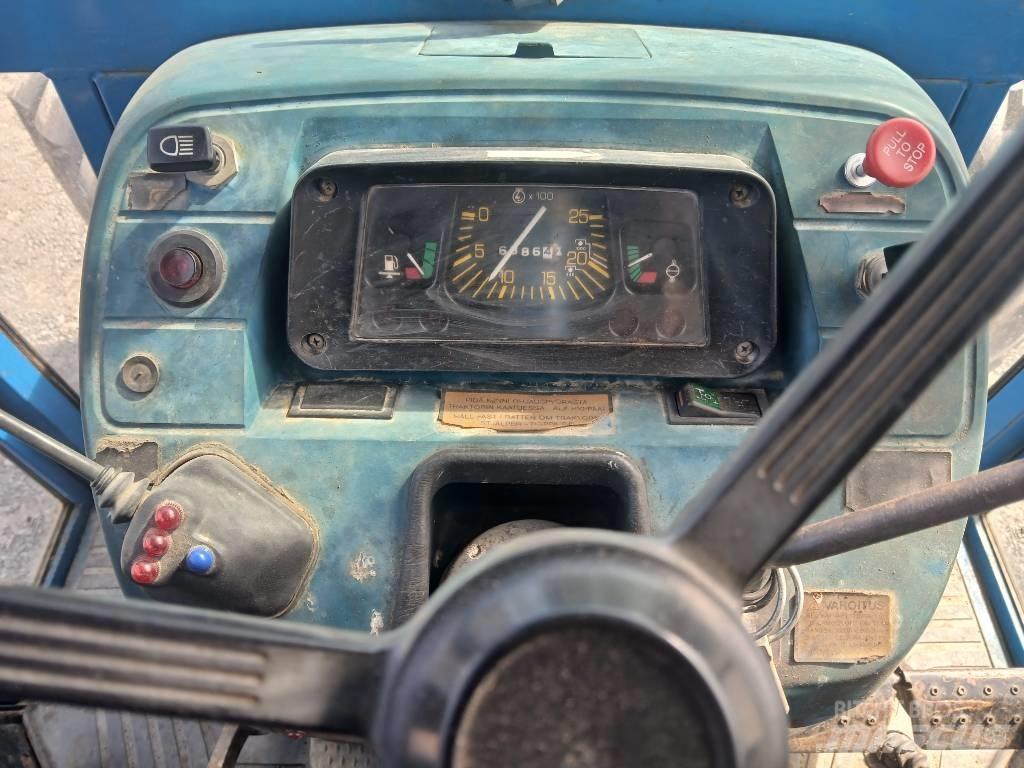 Ford 5610 Farmal Tractores
