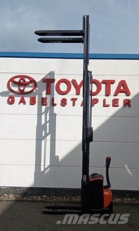 Toyota SWE120L Apiladores eléctricos autopropulsados