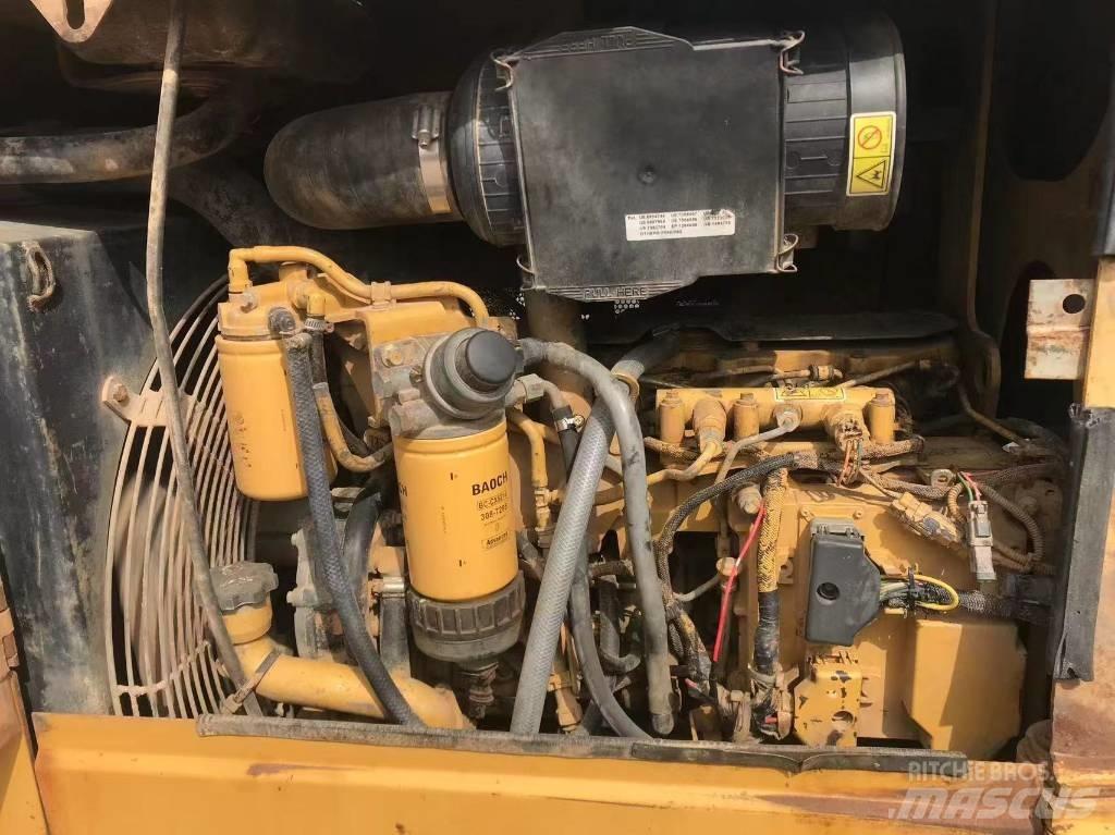 CAT D 5 K Buldozer sobre oruga