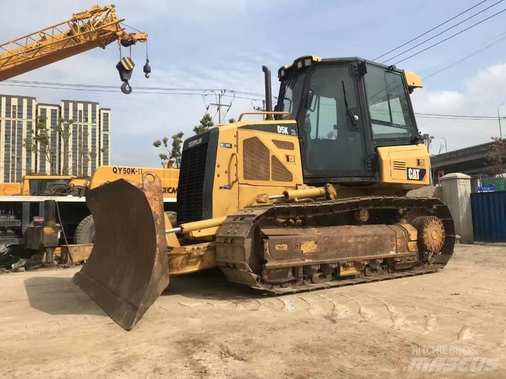 CAT D 5 K Buldozer sobre oruga