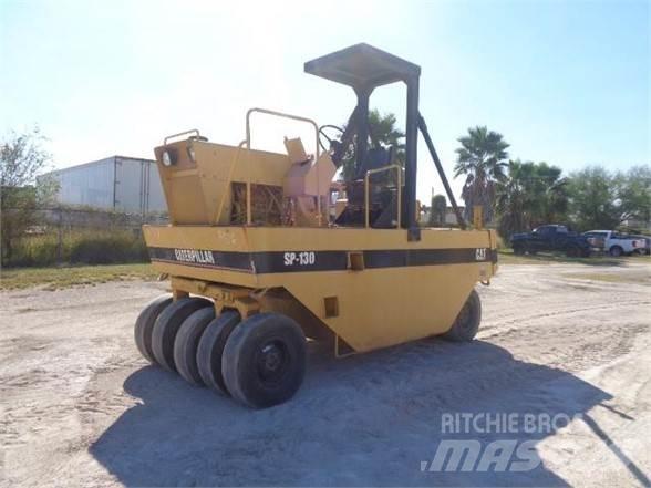 CAT PS-130 Rodillos sobre neumáticos