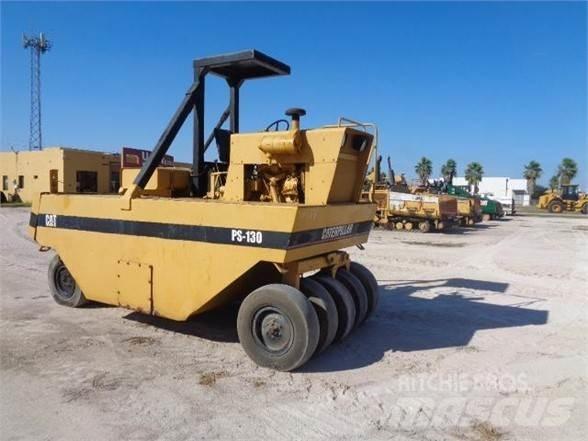 CAT PS-130 Rodillos sobre neumáticos