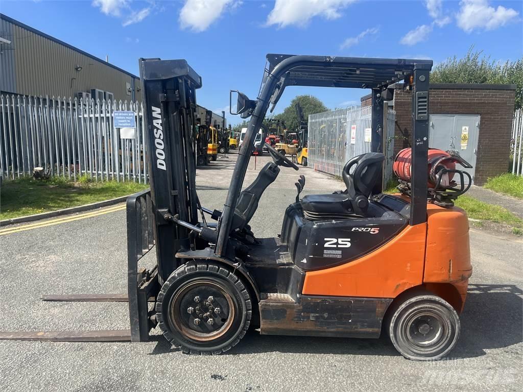 Doosan G25P-5 Carretillas LPG