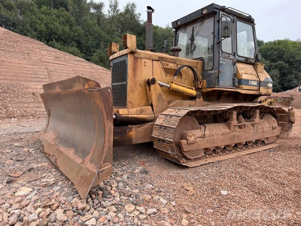 Komatsu D58E-1 Buldozer sobre oruga