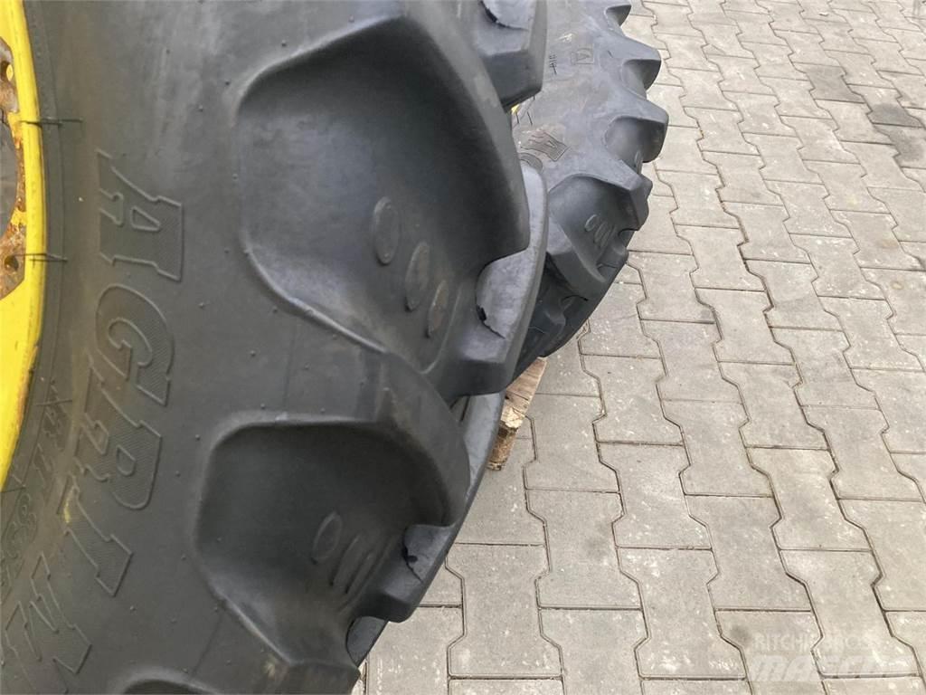  UNBEKANNT 12.4R32 Neumáticos, ruedas y llantas