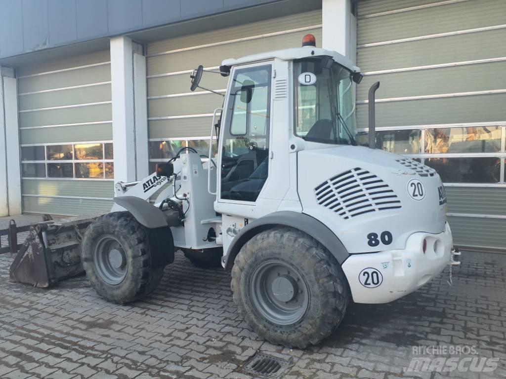 Atlas AR80 | PG + 4in1 Cargadoras sobre ruedas