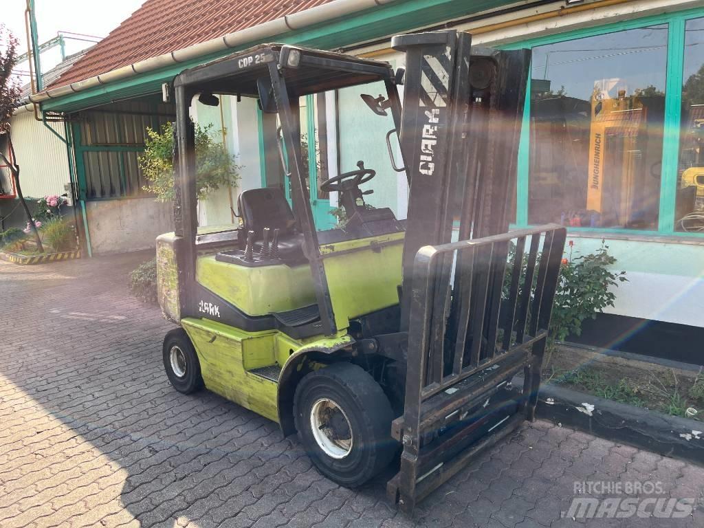 Clark CDP 25 V-4169 Carretillas diesel