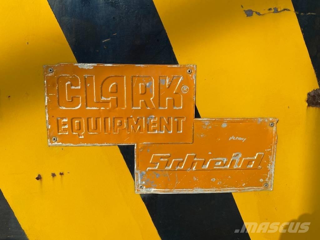 Clark Equipment Neumáticos, ruedas y llantas