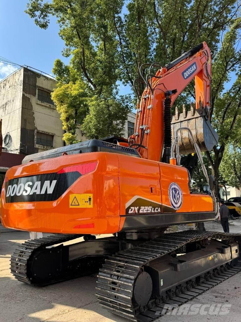 Doosan DX 225 Excavadoras de cadenas