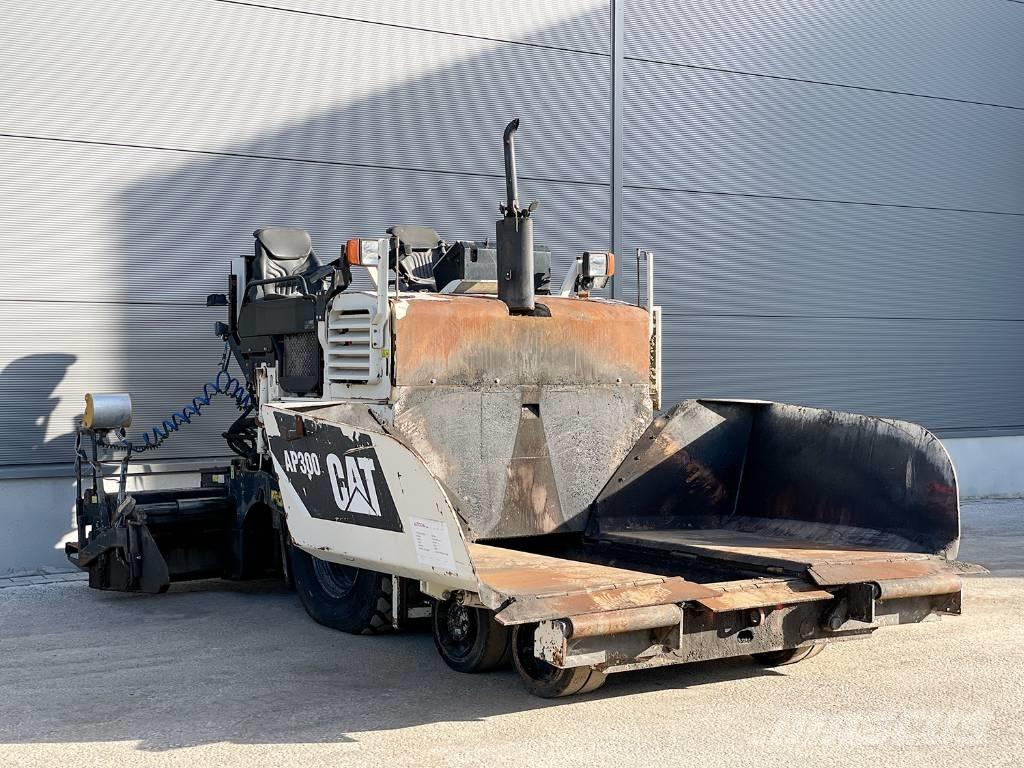 CAT AP300 Asfaltadoras
