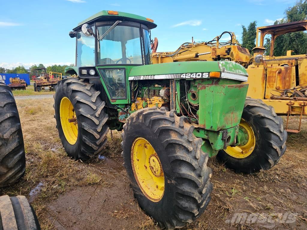 John Deere 4240 S Tractores