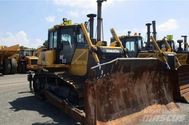 Komatsu D65 EX-16 Buldozer sobre oruga