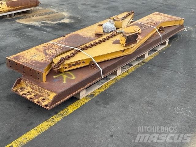 CAT 735 TAIL GATE Dúmpers articulados