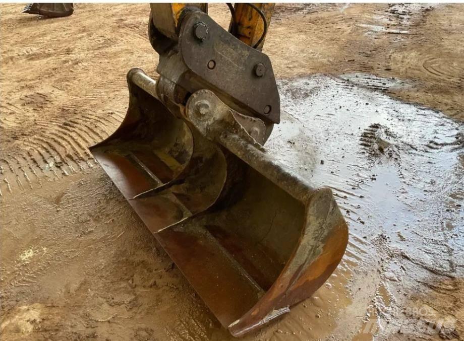 JCB JS 130 LC Excavadoras de cadenas