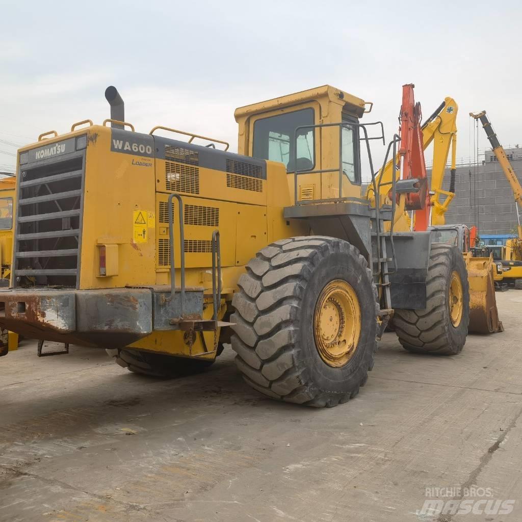 Komatsu WA 600-6 Cargadoras sobre ruedas