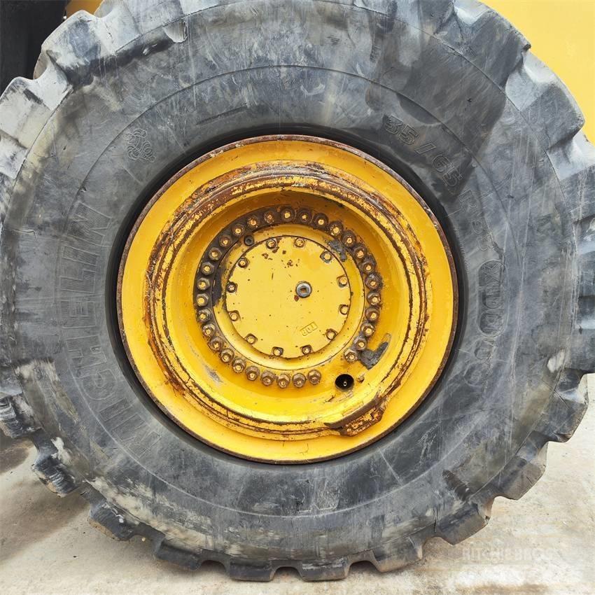 Komatsu WA 600-6 Cargadoras sobre ruedas