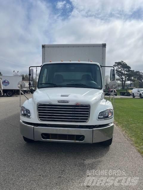 Freightliner M2106 Camiones caja cerrada
