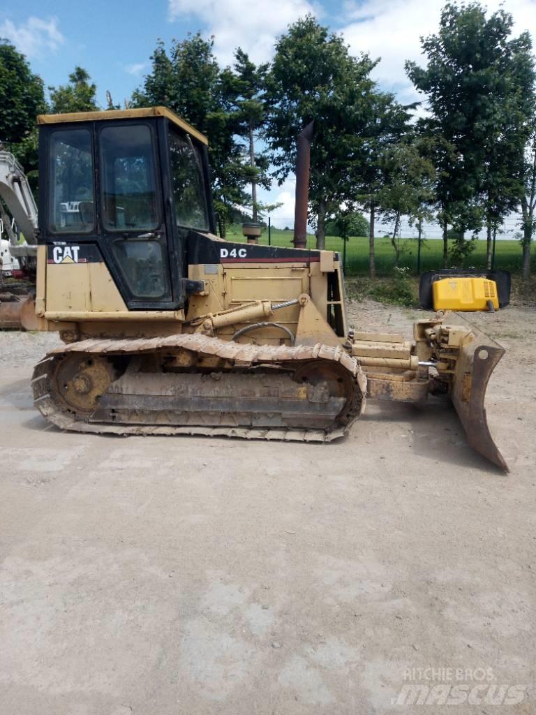 CAT D 4 C Buldozer sobre oruga