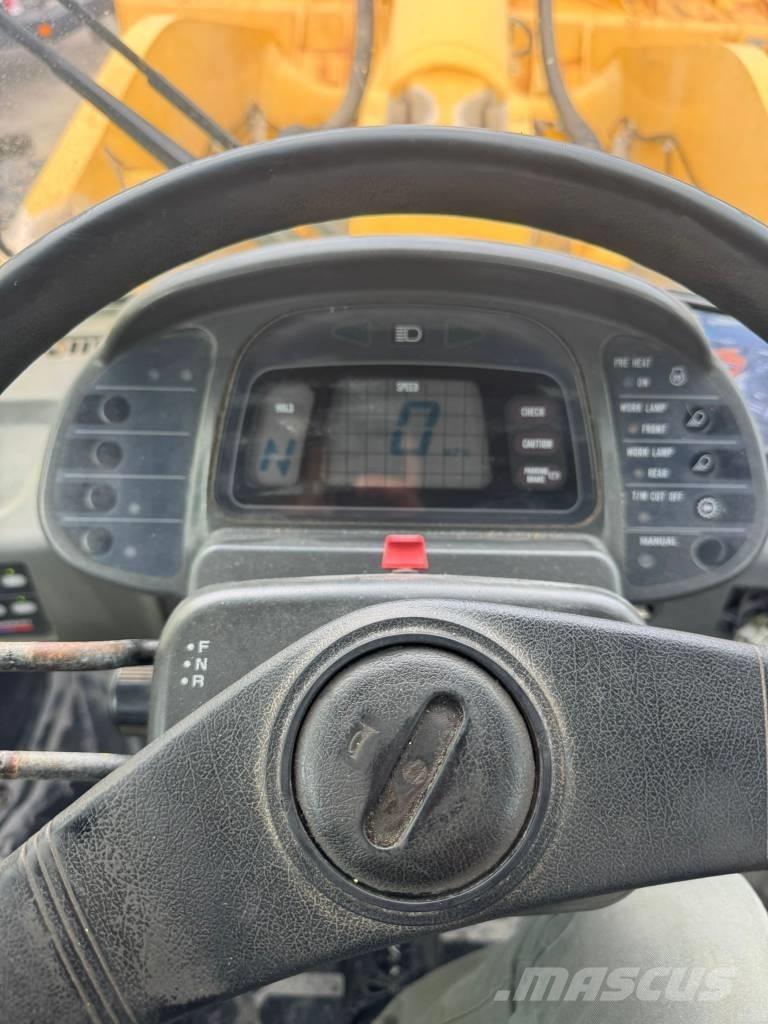 Komatsu WA 500-3 Cargadoras sobre ruedas