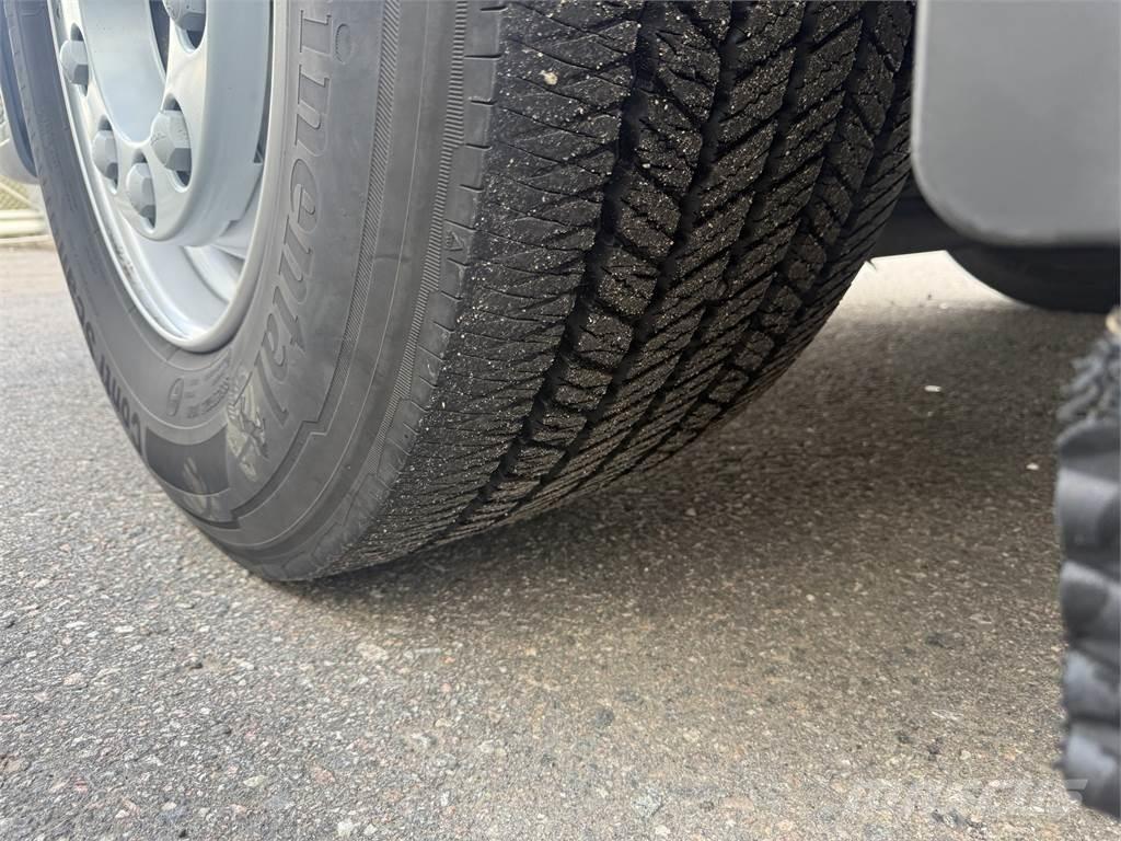 Volvo FE 320 4x2 Camiones caja cerrada