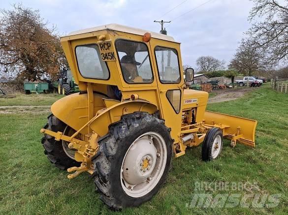 Ford 2000 TRACTOR Construcción - Otros