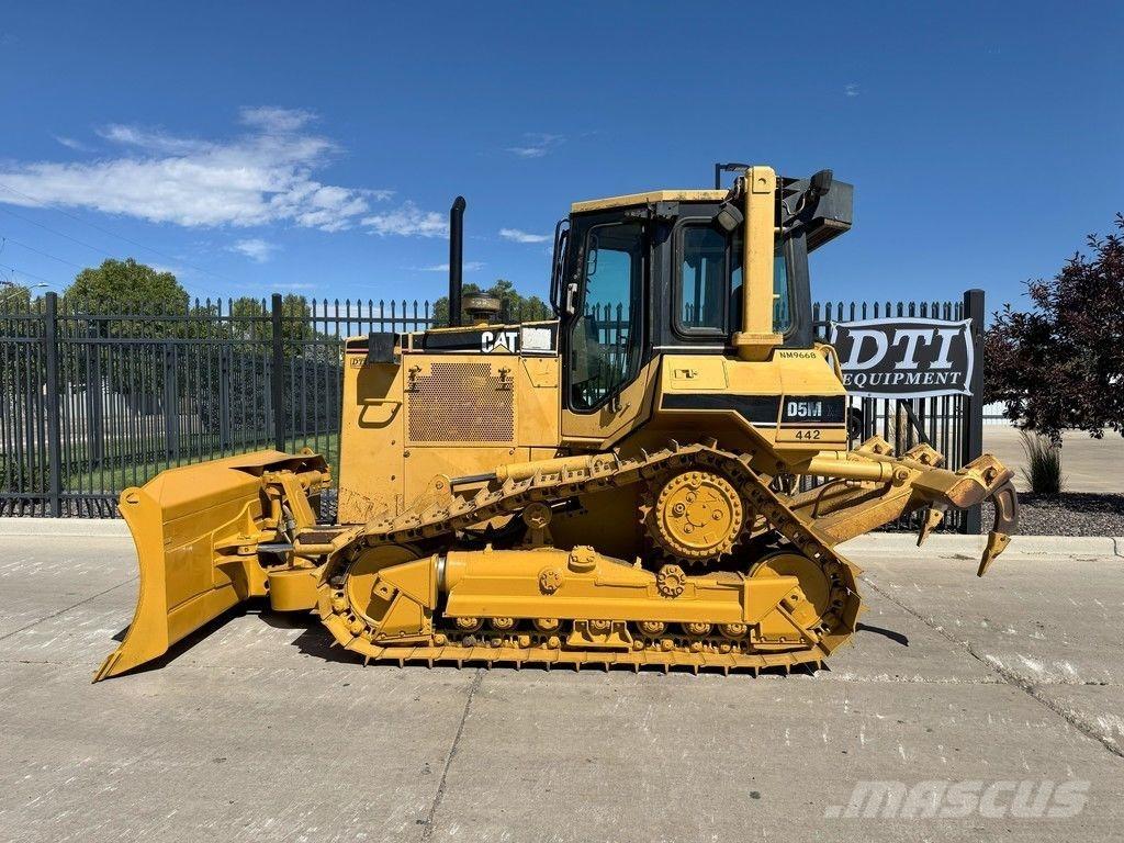 CAT D5M XL Buldozer sobre oruga