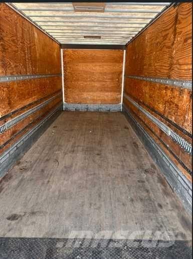 Freightliner M2-112 Camiones caja cerrada