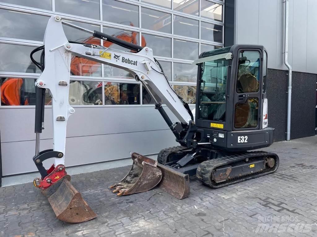 Bobcat E32 | A/C Mini excavadoras < 7t