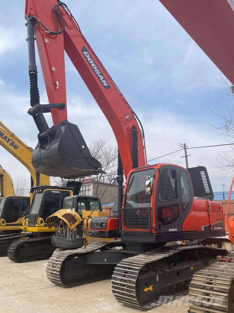 Doosan DX 225 Excavadoras de cadenas