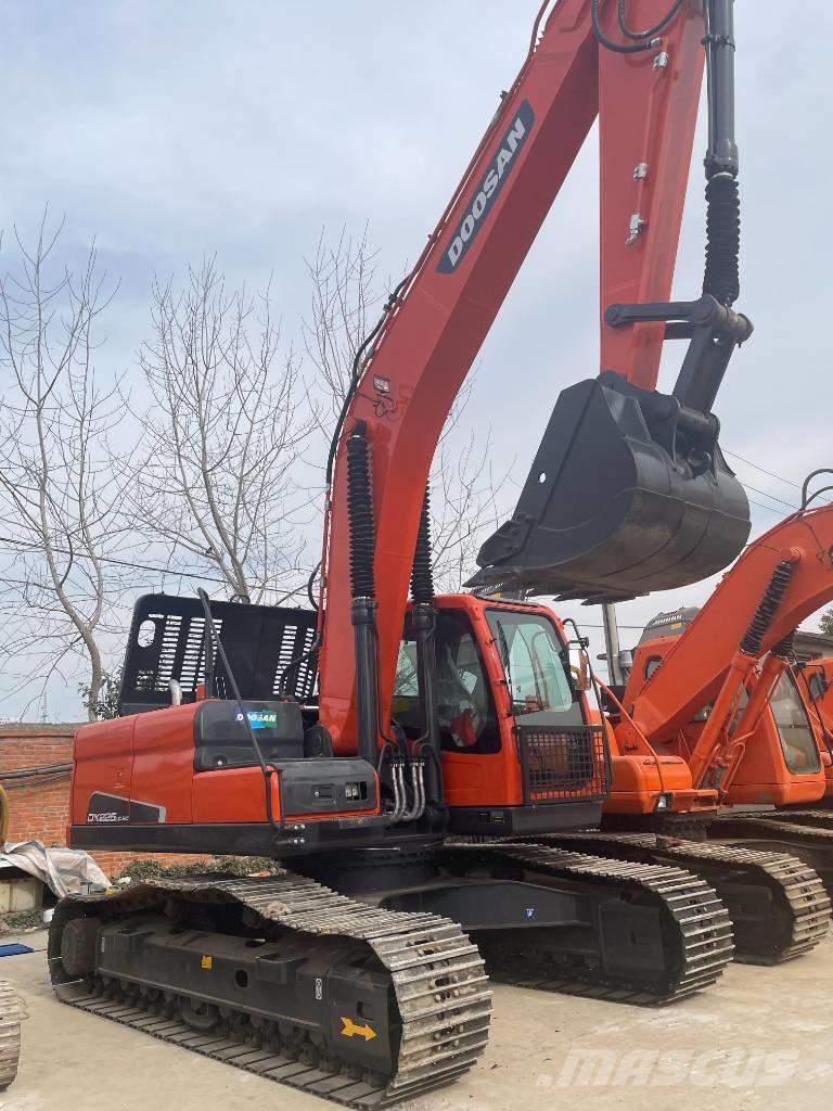 Doosan DX 225 Excavadoras de cadenas