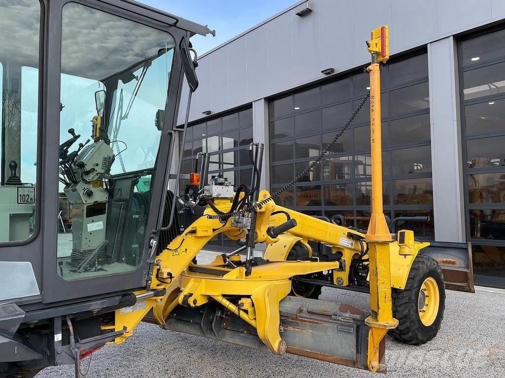 New Holland F106.6 Motoniveladoras