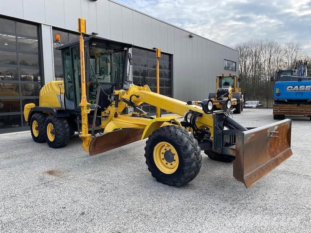 New Holland F106.6 Motoniveladoras