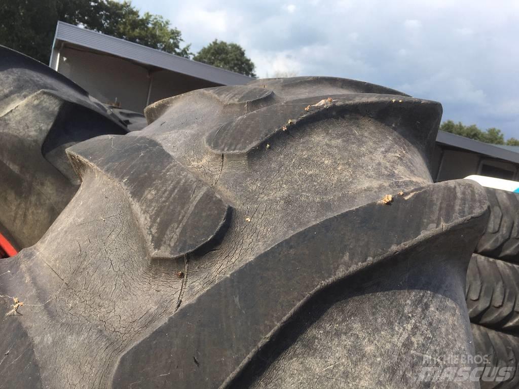 Taurus 20.8 R 38 Neumáticos, ruedas y llantas