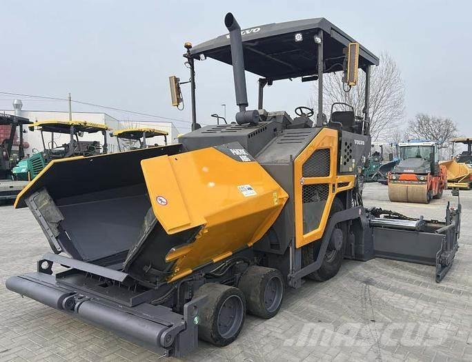 Volvo P 6870C Asfaltadoras