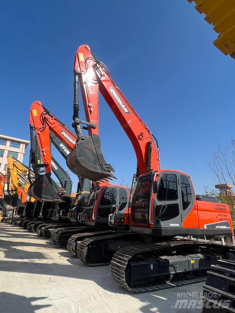 Doosan DX 225 Excavadoras de cadenas