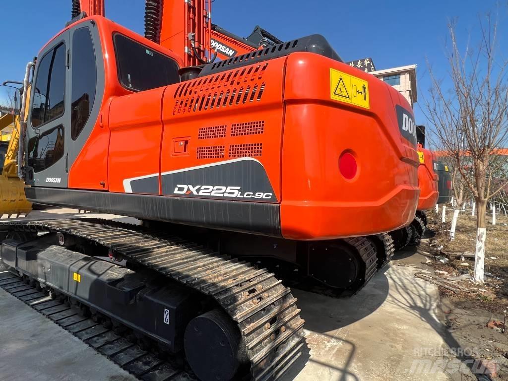 Doosan DX 225 Excavadoras de cadenas