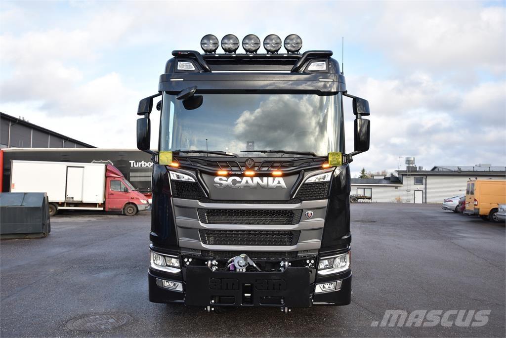 Scania R590 8X4 Camiones polibrazo