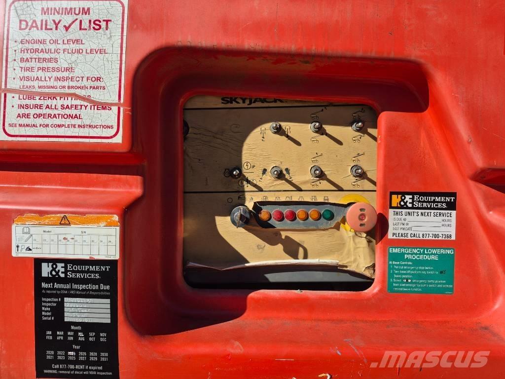 SkyJack SJ 66 T Plataforma de trabajo articulada