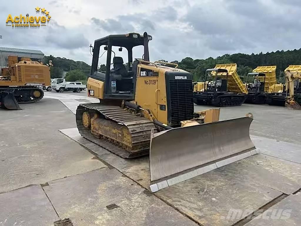 CAT D 3 K 2 Buldozer sobre oruga