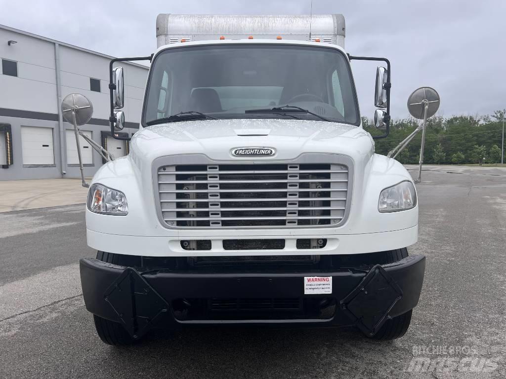 Freightliner M 106 Camiones caja cerrada